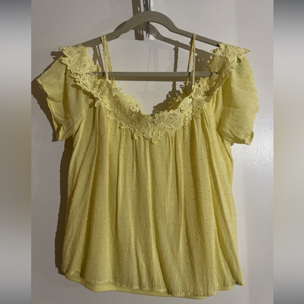 miami Pale Yellow Lace-Trim Cold-Shoulder Blouse